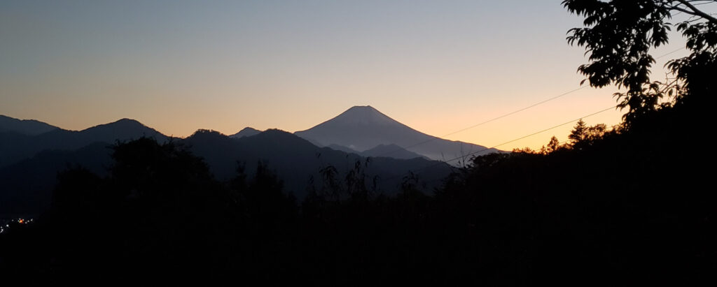 夕暮れの富士山